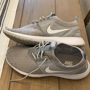 Nike Sneakers Tennis Shoes 9